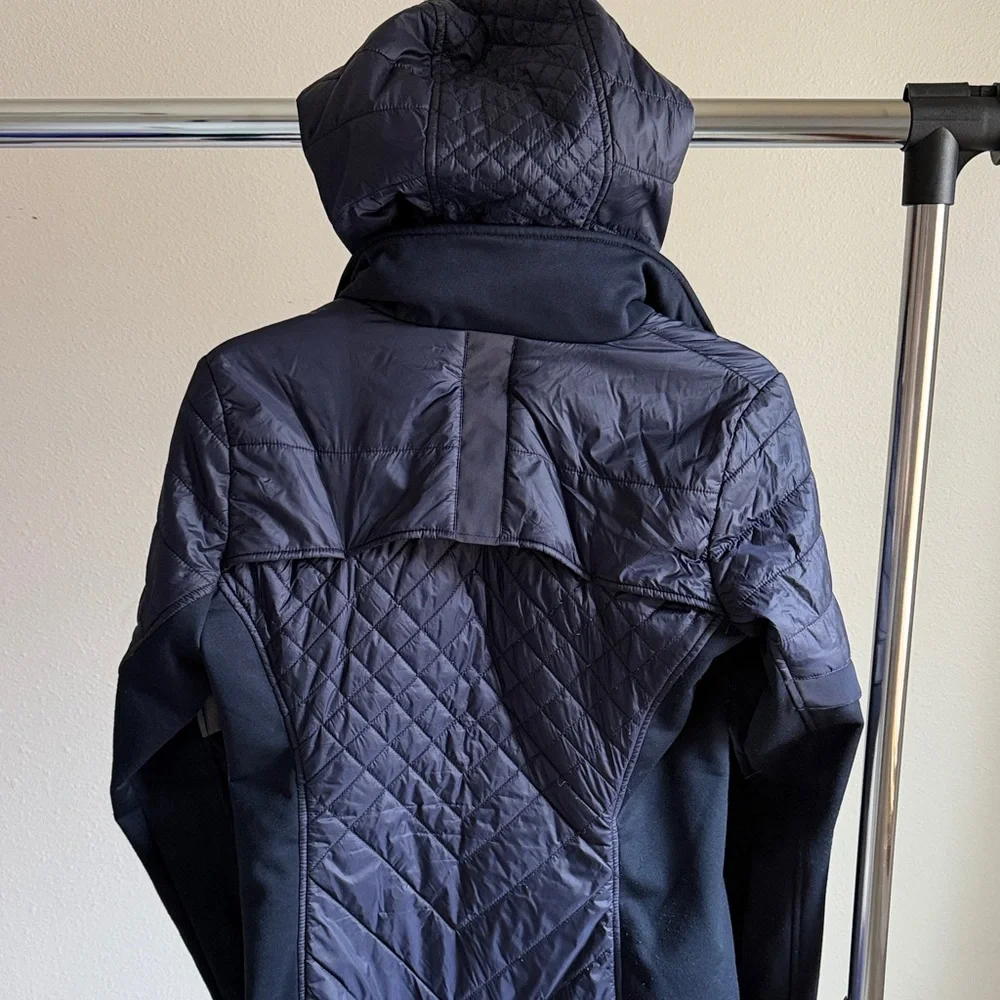 Athleta Women's Quilted Navy Jacket - Picture 7 of 8